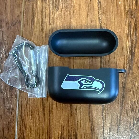 NWT Seahawks BLACK AirPods Pro Case Cover, Soft Skin Friendly Silicone Keychain - Picture 2 of 4
